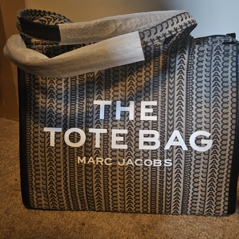 Marc Jacobs The Tote Bag